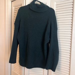 H&M Emerald Green Turtleneck Size M